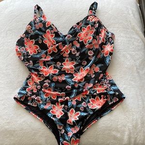 Old Navy one piece bathing suit